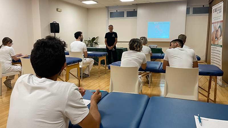 <span class='font-semibold'>Trasforma il tuo team in una squadra di grandi professionisti del settore benessere: contattaci</span> per richiedere informazioni sulla formazione e la consulenza personalizzata che renderanno la tua struttura la più richiesta dai clienti di zona. 