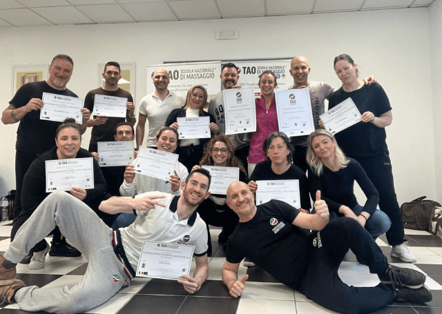 <p dir="ltr"><strong>Per esercitare al meglio la professione di massaggiatore, &egrave; fondamentale conoscere come funziona il corpo umano e come lavorare su di esso con il giusto approccio</strong>. Per questo, sviluppando una profonda comprensione del corpo umano, potrai distinguerti professionalmente con la tua competenza e conoscenza.</p>
<p class="mt-4">Non perdere questa fantastica opportunit&agrave;: <strong>iscriviti ora al nostro corso di Bendaggio Articolare</strong>.</p>
