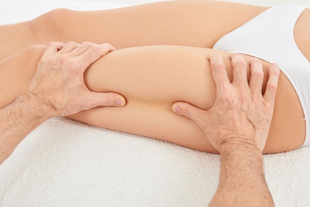 <p dir="ltr"><strong>Durante la giornata di formazione, esploreremo dettagliatamente la struttura delle articolazioni mobili e approfondiremo l'anatomia complessa di spalla, anca, ginocchio e caviglia</strong>. Analizzeremo in profondit&agrave; le capacit&agrave; di movimento e l'importanza del rilascio nella gestione del dolore e dell'elasticit&agrave; muscolare.</p>
<p class="mt-4" dir="ltr"><strong>Impareremo le principali patologie che affliggono le articolazioni e acquisiremo competenze avanzate nella valutazione funzionale e palpatoria dei distretti anatomici</strong> coinvolti. Il trattamento valutativo sar&agrave; integrato con l'analisi delle manovre del massaggio mirato e del trattamento muscolare, mentre le mobilizzazioni articolari forniranno strumenti pratici per migliorare la mobilit&agrave; e ridurre la rigidit&agrave; articolare.</p>
<p class="mt-4" dir="ltr"><strong>Metteremo in pratica le nostre conoscenze con sessioni di prova del trattamento, cos&igrave; avrai la possibilit&agrave; di applicare immediatamente quanto appreso sotto la supervisione di docenti esperti.</strong></p>
<p>&nbsp;</p>