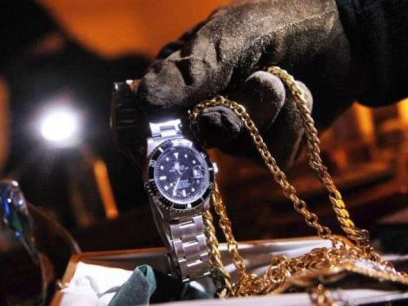 False Massaggiatrici Derubano Pensionata