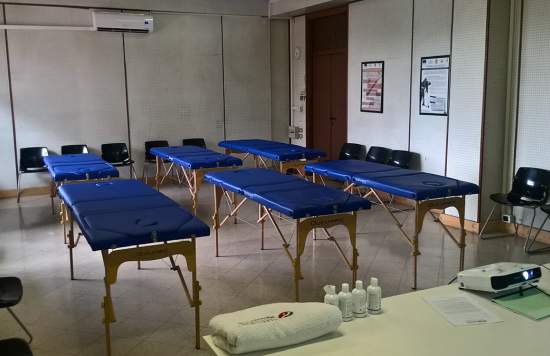 aula della scuola di massaggio a Bari